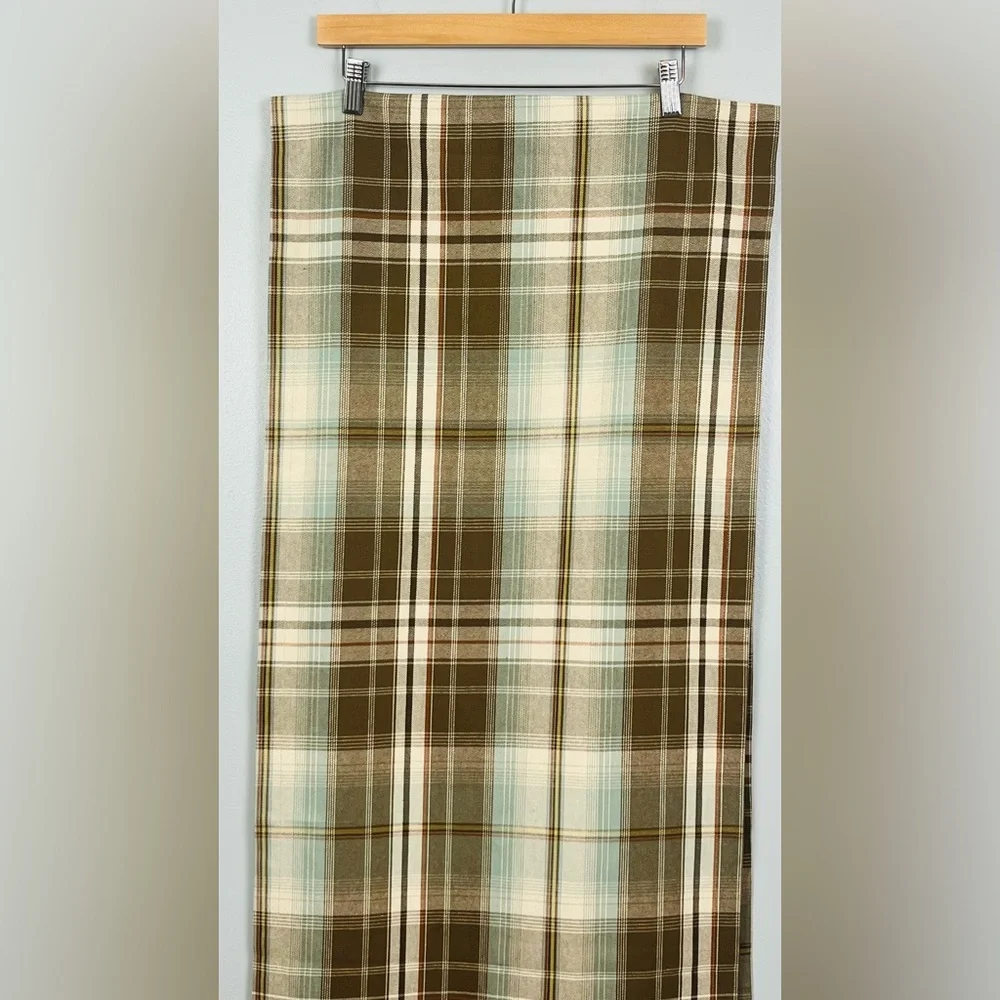 Pottery Barn 100% cotton ivory & brown plaid 18” x 108” tablerunner.